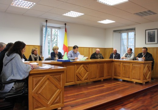 O pleno de Frades aproba por unanimidade destinar os 183.000 euros do Plan de Aforro e Investimentos a reducir o endebedamento